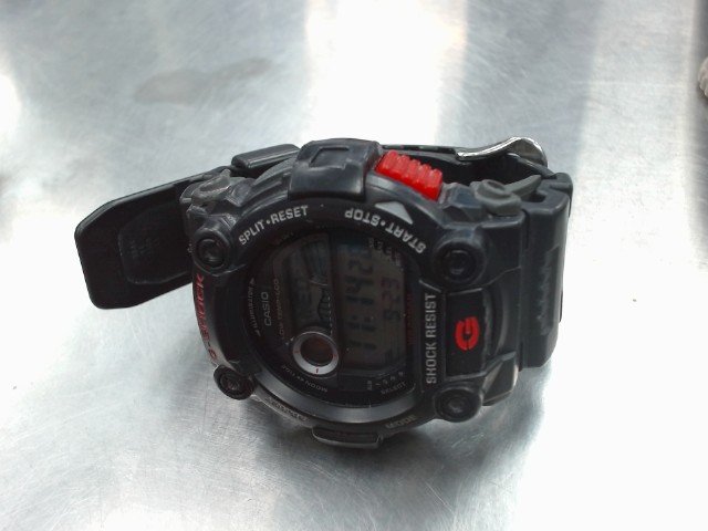 Montre digitale noire
