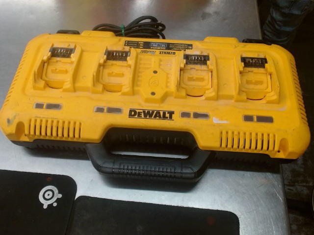 Chargeur a 4 port dewalt