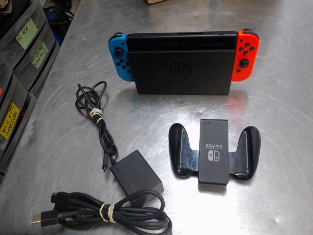 Nitendo switch avec accessoire complet