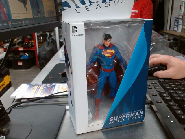 Superman justice league figurine