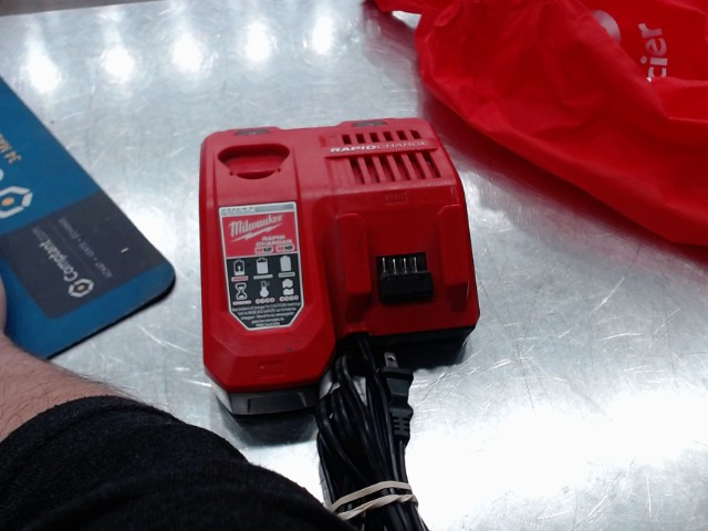 Chargeur milwaukee