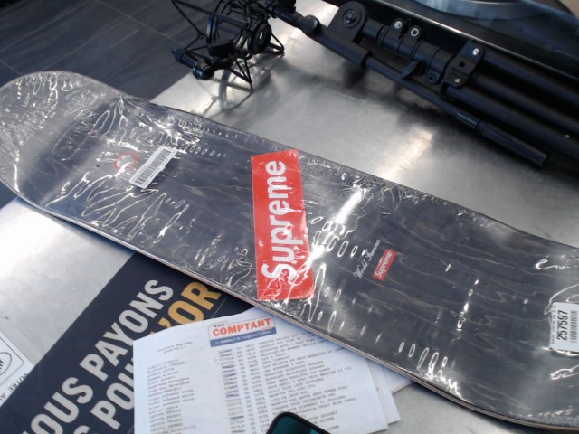Skateboard supreme sealed