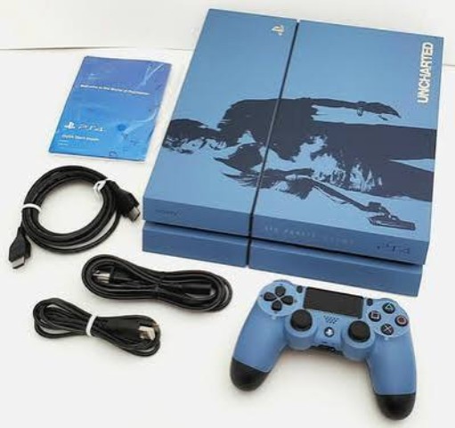 Ps4 uncharted console + controller