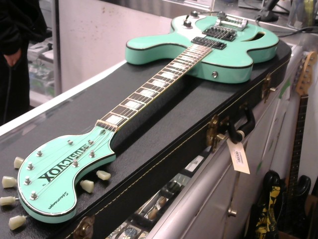 Guitare spaceranger xl turquoise + case