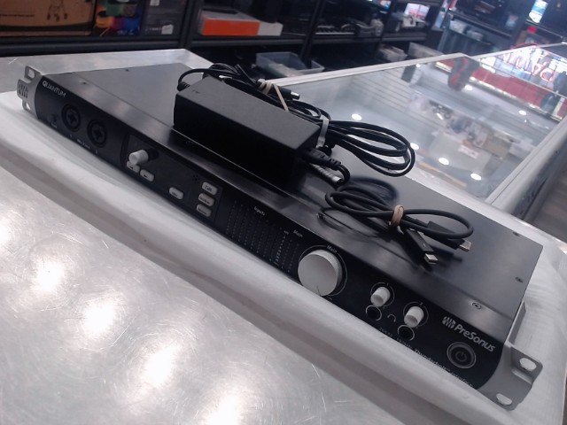 26in/32out thunderbolt2 audio interface