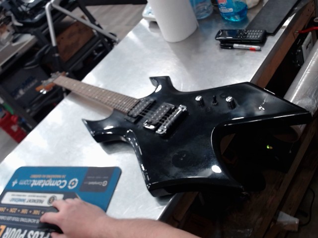 Guitare electrique warlock noir / 2020