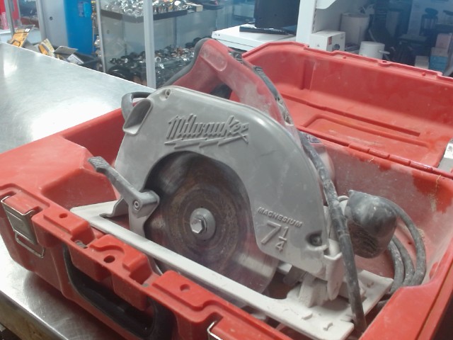 Scie circulaire milwaukee
