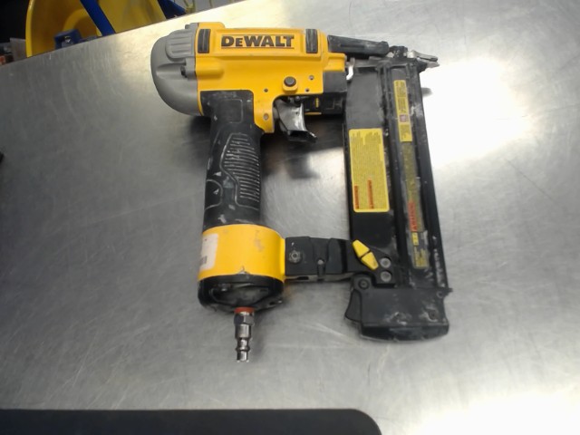 Cloueuse dewalt air