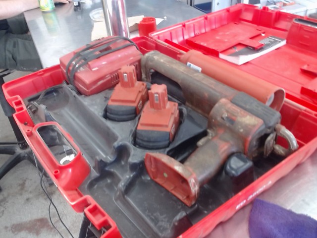 Gun a resine hilti