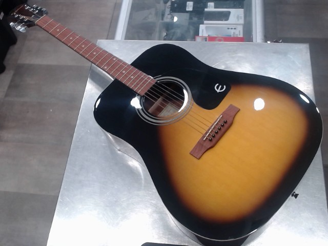 Guitare dreadnought vintage sunburst