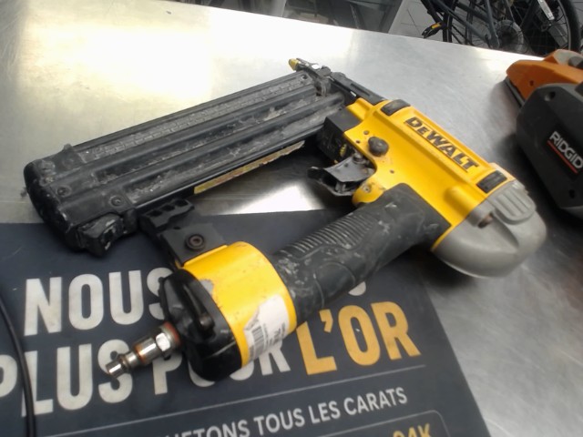 Cloueuse finition 18ga dewalt