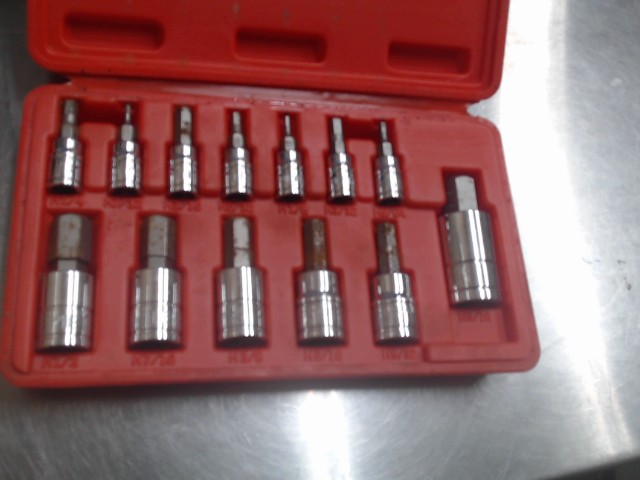 Kit de douille case rouge 15 mce