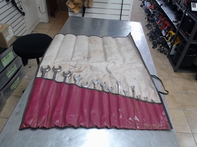 Lot de cle ds sac rouge