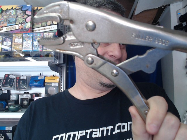 Curved jaw locking plier
