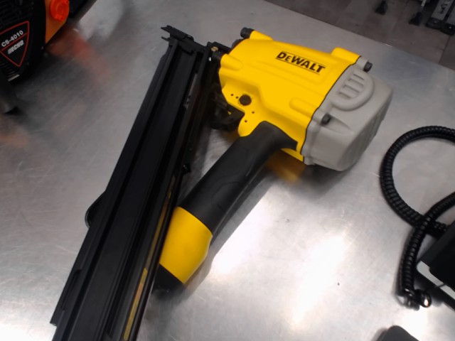 Framing nailer dewalt neuf