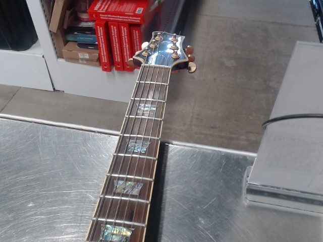 Guitare �lectrique rouge prange