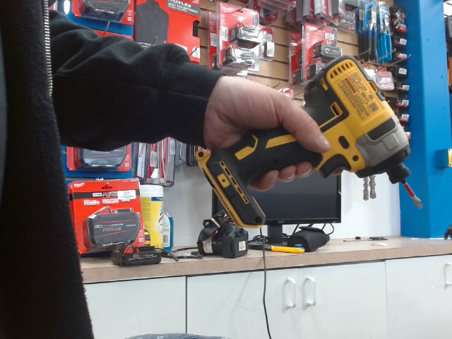 Impact driver dewalt