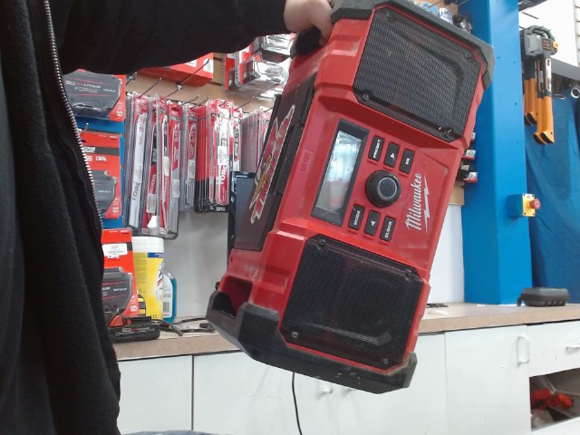 Milwaukee jobsite radio
