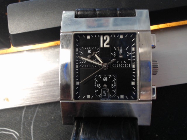 Montre carre gucci noir et silver
