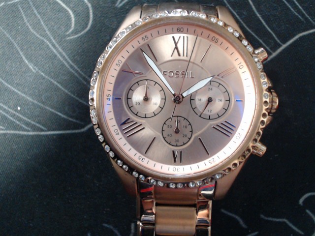 Montre fossil femme couleur rose gold