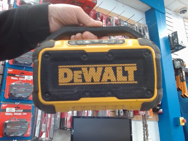 Radio dewalt construction