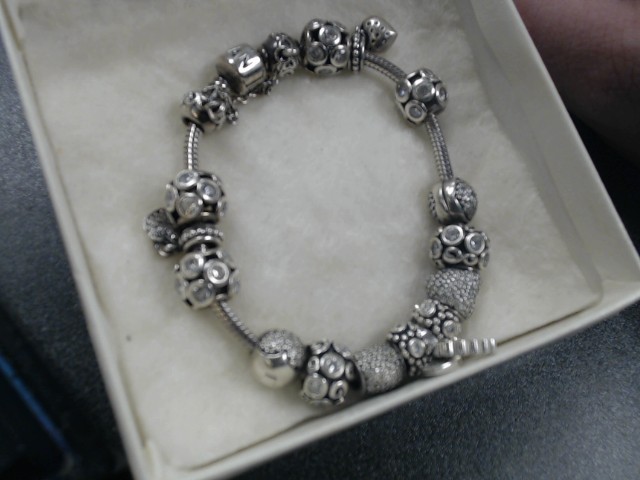 Bracelet pandora avec charms