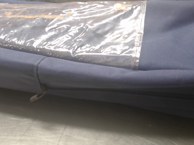 Lit de camping dans sac