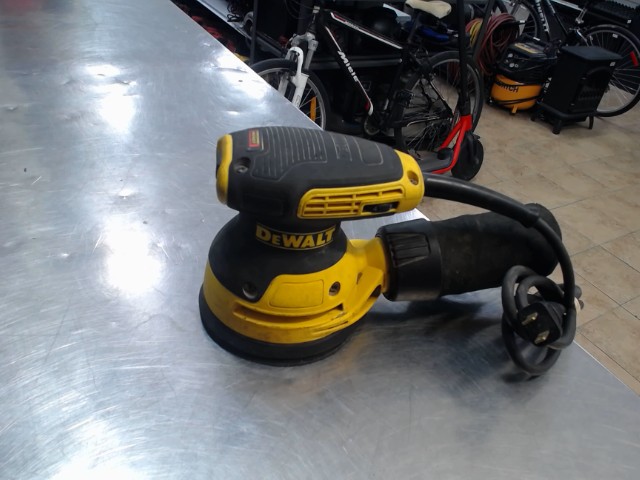 Sableuse filaire dewalt
