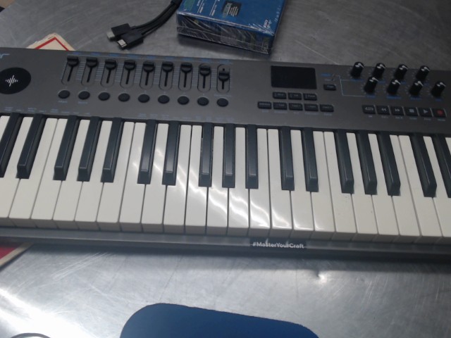 Piano nektar avec fil pour power