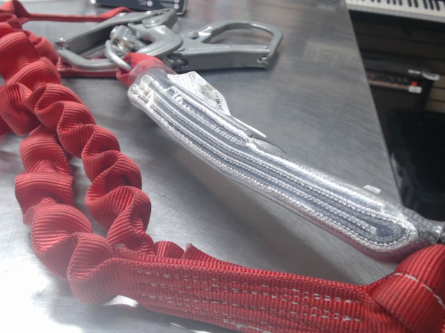 Shock absorbig lanyard