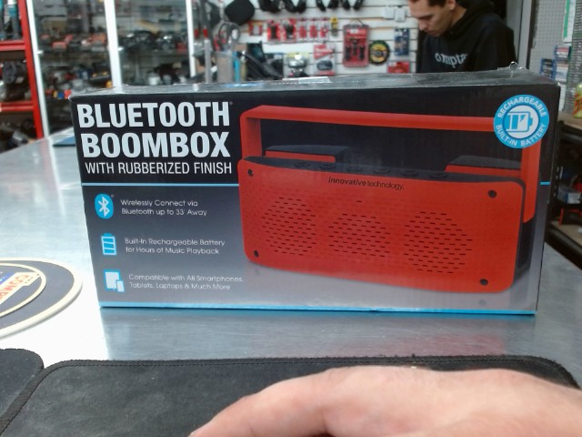 Boombox bluetooth rouge dans boite