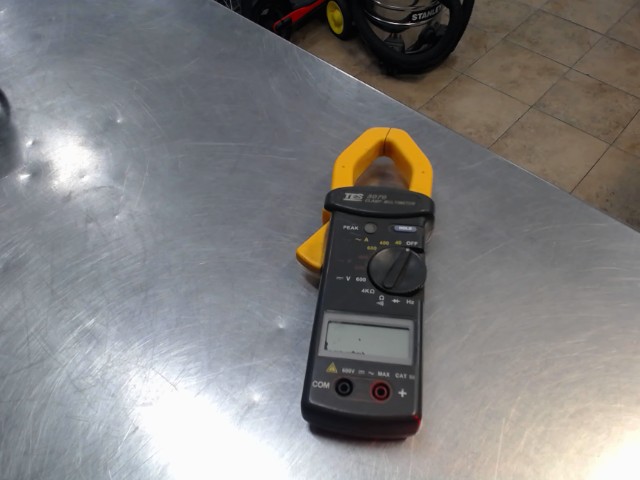 Clamp tool multimetre