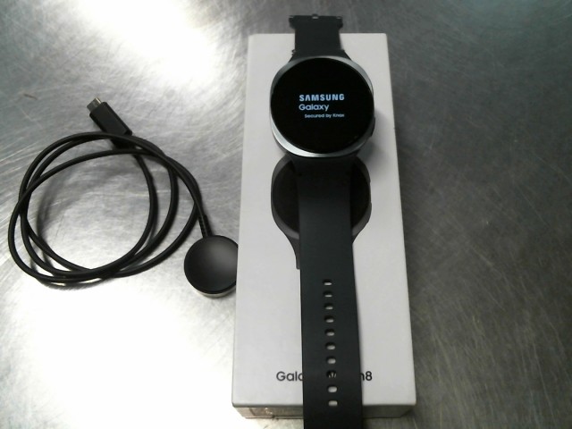 Galaxy watch 8 avec boite et acc