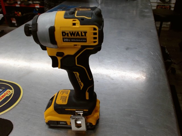 Impact dewalt avec batt dans sac dewalt