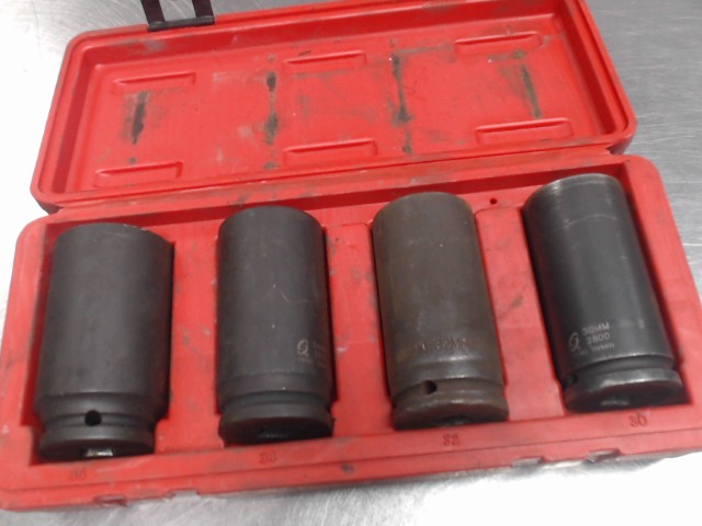 4x douille metric case rouge