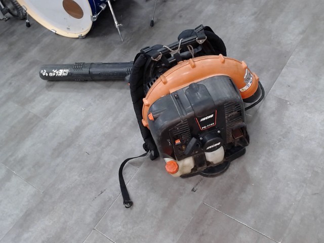 Souffleur de feuille a dos a gaz