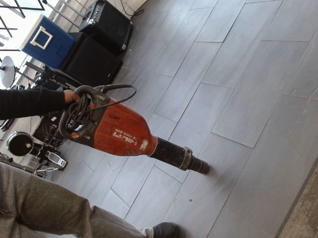 Marteau piqeur hilti tag avr