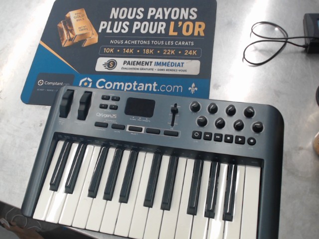 Oxygen 25 midi keyboard controller 3rd g