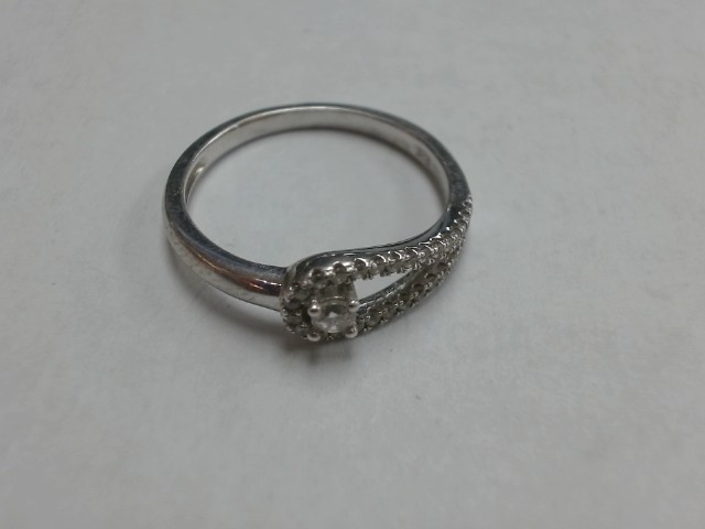 Bague en argent avec une pierre central