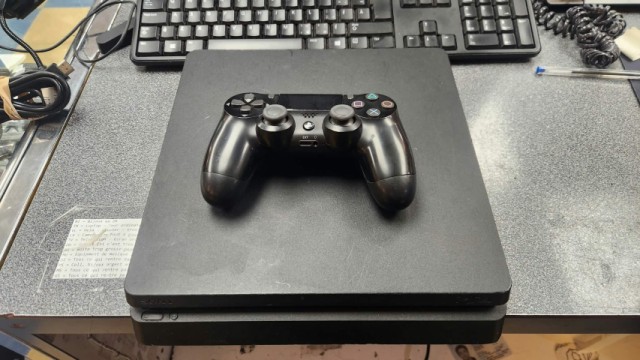 Ps4 + manette avec alim et hdmi