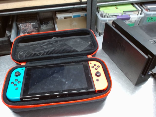 Nintendo switch avec doc et charge