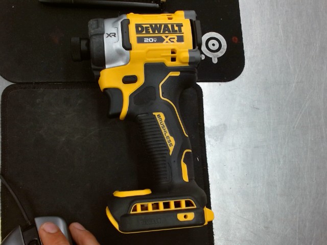 Impact driver dewalt dcf860