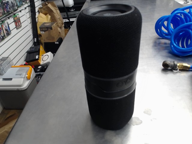 Speaker a double bout separable
