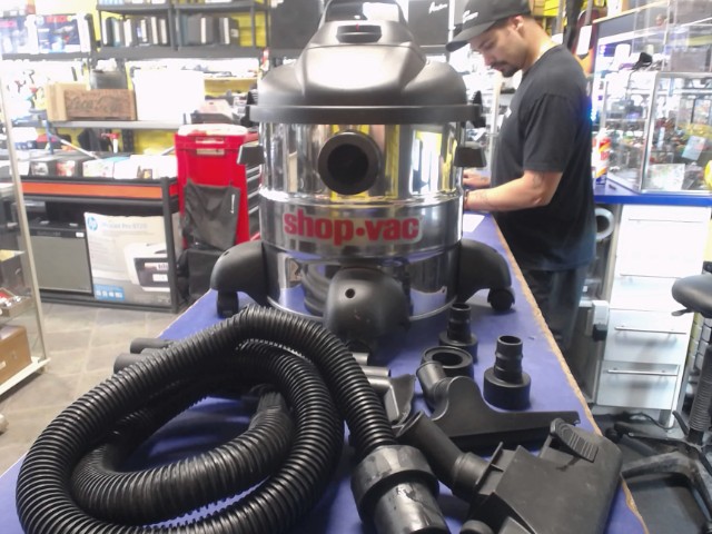 Balayeuse d'atelier 8 gallons 5.5hp +acc
