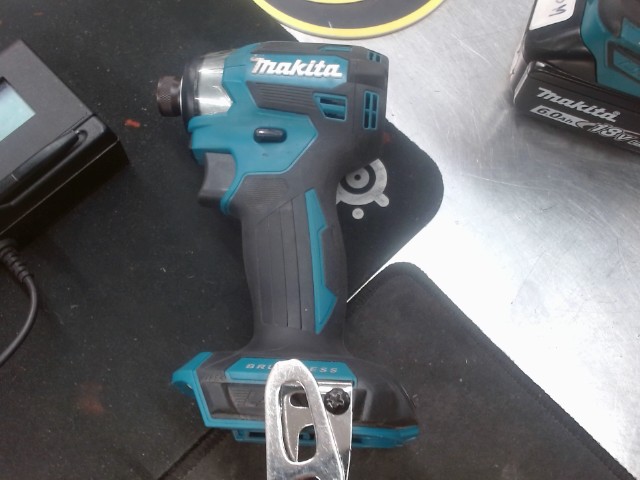 Hammer drill makita a batterie