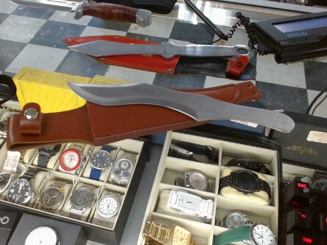 Single throwing knife