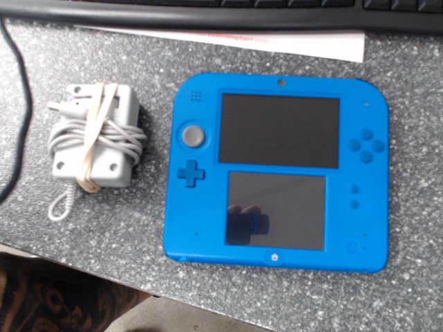 2ds bleu electrique avec chargeur
