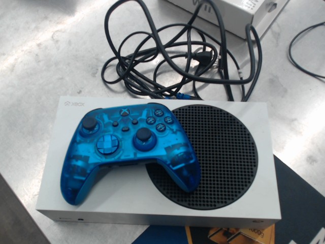 Xbox series s white w controller & cable