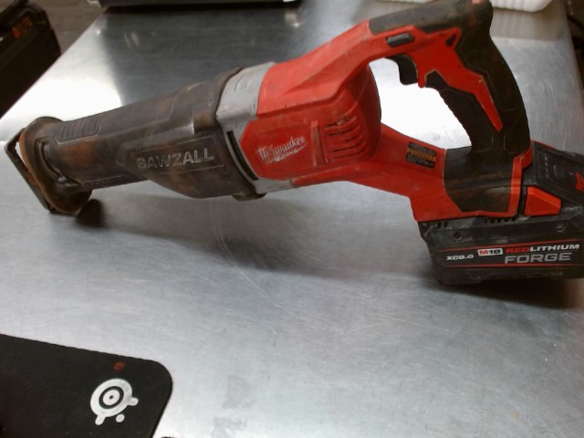 Sawzall milwaukee avec batterie 8ah