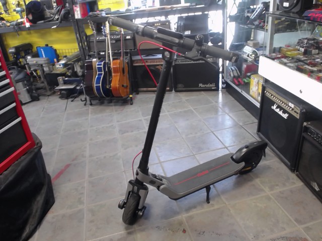 Trotinette electrique avec chargeur